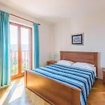Апартаменты Amazing In With Kitchen