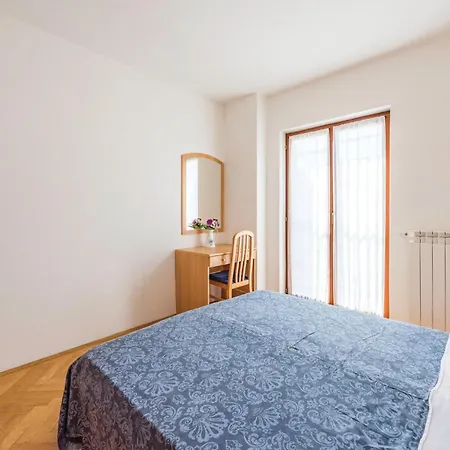 Amazing In With Kitchen Apartment