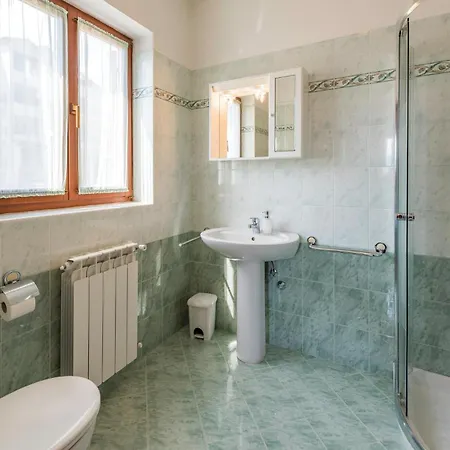 Amazing In With Kitchen Apartment *