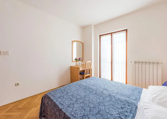 Amazing In With Kitchen 아파트